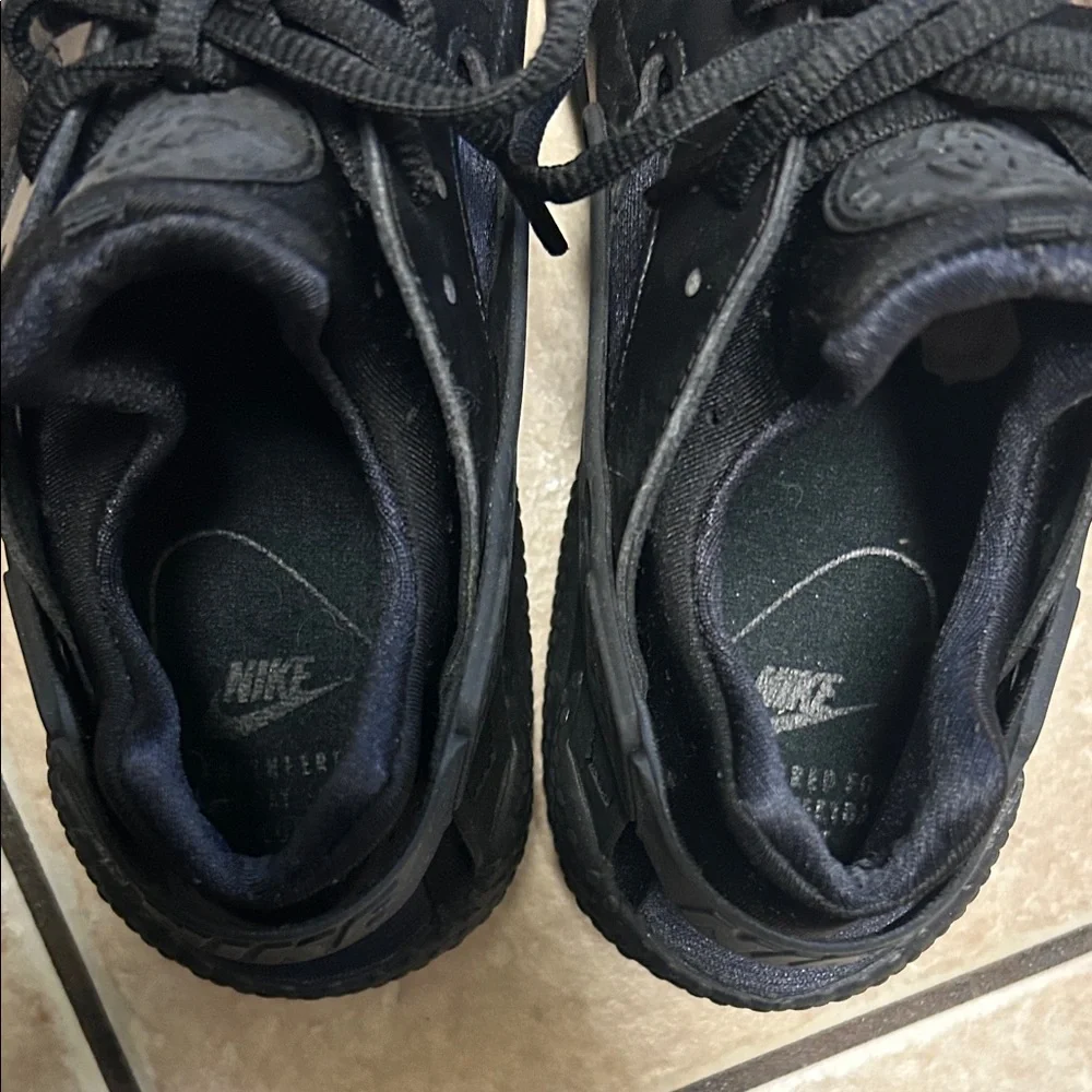Nike women’s Air Huarache Run sneaker Black size 9.5 - Picture 8 of 9